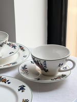 كوب مع صحن ورود ڤنتج