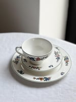 كوب مع صحن ورود ڤنتج