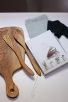 سكين من شجر الزيتون