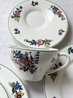 كوب مع صحن ورود ڤنتج