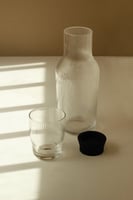 دورق زجاجي بنمط مخطط