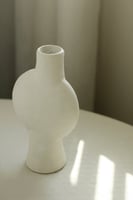 مزهرية سيراميك أبيض - تجريد