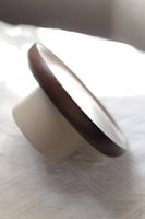 استاند تقديم خشب بقاعده سيراميك