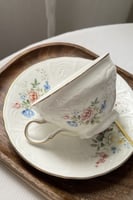 كوب مع صحن شاي طراز ريفي