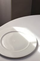 صحن سيراميك أبيض