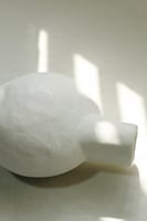 مزهرية سيراميك أبيض - تجريد