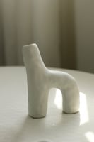 مزهرية سيراميك بأرجل