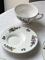 كوب مع صحن ورود ڤنتج