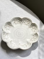 صحن حلى ياباني منقوش