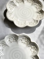 صحن حلى ياباني منقوش