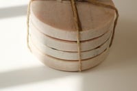 مجموعة 4 واقيات حجر منقوشة مقاومة للحرارة