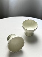 استاند تقديم سيراميك كريمي