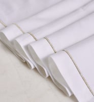 مفرش طاولة كلاسيكي