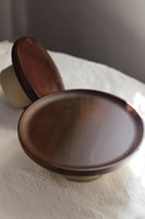 استاند تقديم خشب بقاعده سيراميك