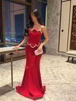 فستان سهرة طويل مزين بالكريستال اللامع