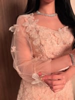 طقم راقي تنورة و بلوزة باكمام طويلة مزينة بالورود