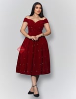 فستان مخمل مزين بالكريستال اوف شولدر