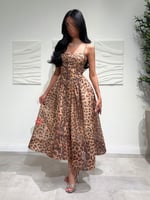 فستان ناعم نمري ستايل كت مزين بالكريستال