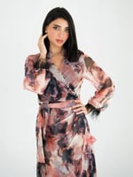 فستان مشجر تل مزين بلكريستال عالصدر و ريش على الاك...