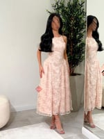 فستان ناعم ميد بقصه كت مطرز بالورود