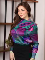 قميص هاينك أنيقة ومزينة بكريستال من الكتف