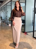 بلوزة أنيقة بياقة V بأكمام طويلة