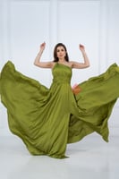 فستان سهرة ساتان ستايل روماني