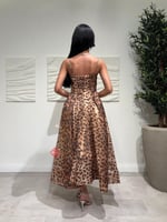 فستان ناعم نمري ستايل كت مزين بالكريستال