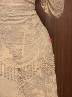 فستان سهرة باكمام طويلة مزينة بالدانتيل الراقي مزي...