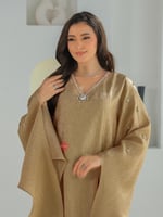 جلابية مزينة بالكريستال و اكمام وشاح