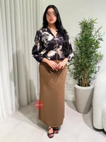 بلوزة ساتان نسائية مشجرة مع سلسال