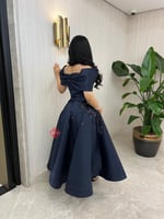 فستان سهرة ميدي مزين بالتطريز