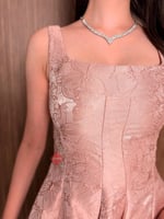 فستان ناعم ستايل كت مزين بالورود