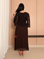 فستان دانتيل و تل بليسيه ناعم مع اكمام واسعة