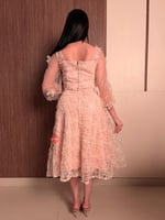 طقم راقي تنورة و بلوزة باكمام طويلة مزينة بالورود