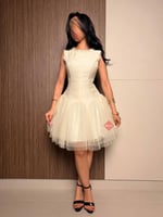 فستان سهرة قصير مزين باللؤلؤ بقصة كت وكلوش تل فاخر