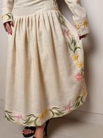 فستان قطعتين ناعم مزين بالورود