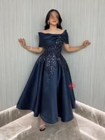 فستان سهرة ميدي مزين بالتطريز