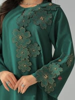 جلابية بتطريز ورود