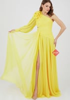 فستان سهرة طويل بكلوش ستايل ون شولدر مزينه بالورد