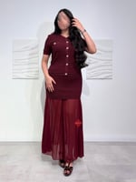 طقم بليزر و تنورة بخامة التل الناعمة بكسرات