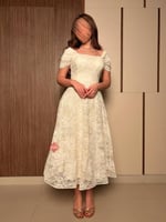 فستان دانتيل ناعم بتصميم راقٍ