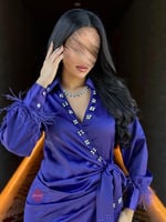 فستان ميدي ناعم ستايل لف و اكمام طويلة مزينة بالري...