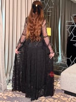 فستان سهرة طويل مزين بالترتر اللامع والدانتيل ستاي...