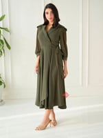 فستان كريب ناعم باكمام شيفون و كلفة مطرزة على الكت...