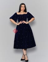 فستان ميدي مخمل مزين بالكريستال