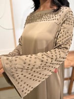 جلابيه فضفاضه بتطريز ذهبي