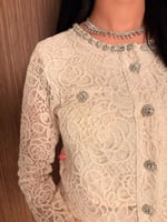 طقم راقي بلوزة و تنورة بتصميم مزينه بالدانتيل الرا...