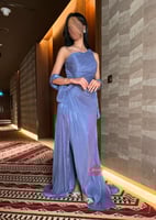 فستان سهرة طويل ناعم ستايل ون شولدر مزين بالخرز ال...