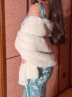 فرو ناعم كبير مزين كريستال فاخر